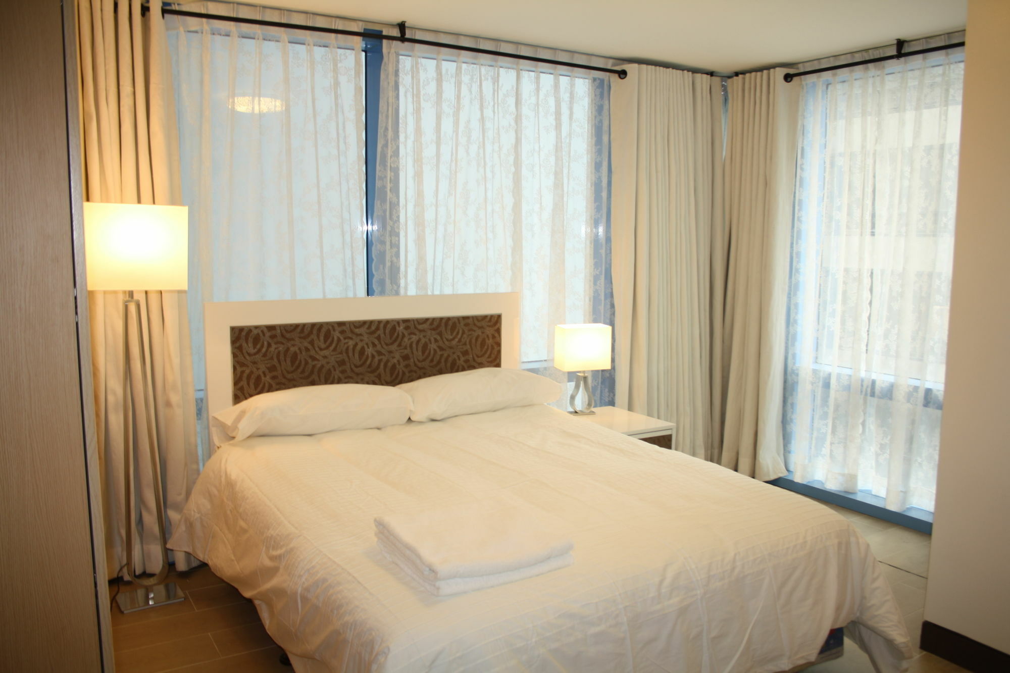 Csuites At Two Central Residences Makati City Zewnętrze zdjęcie