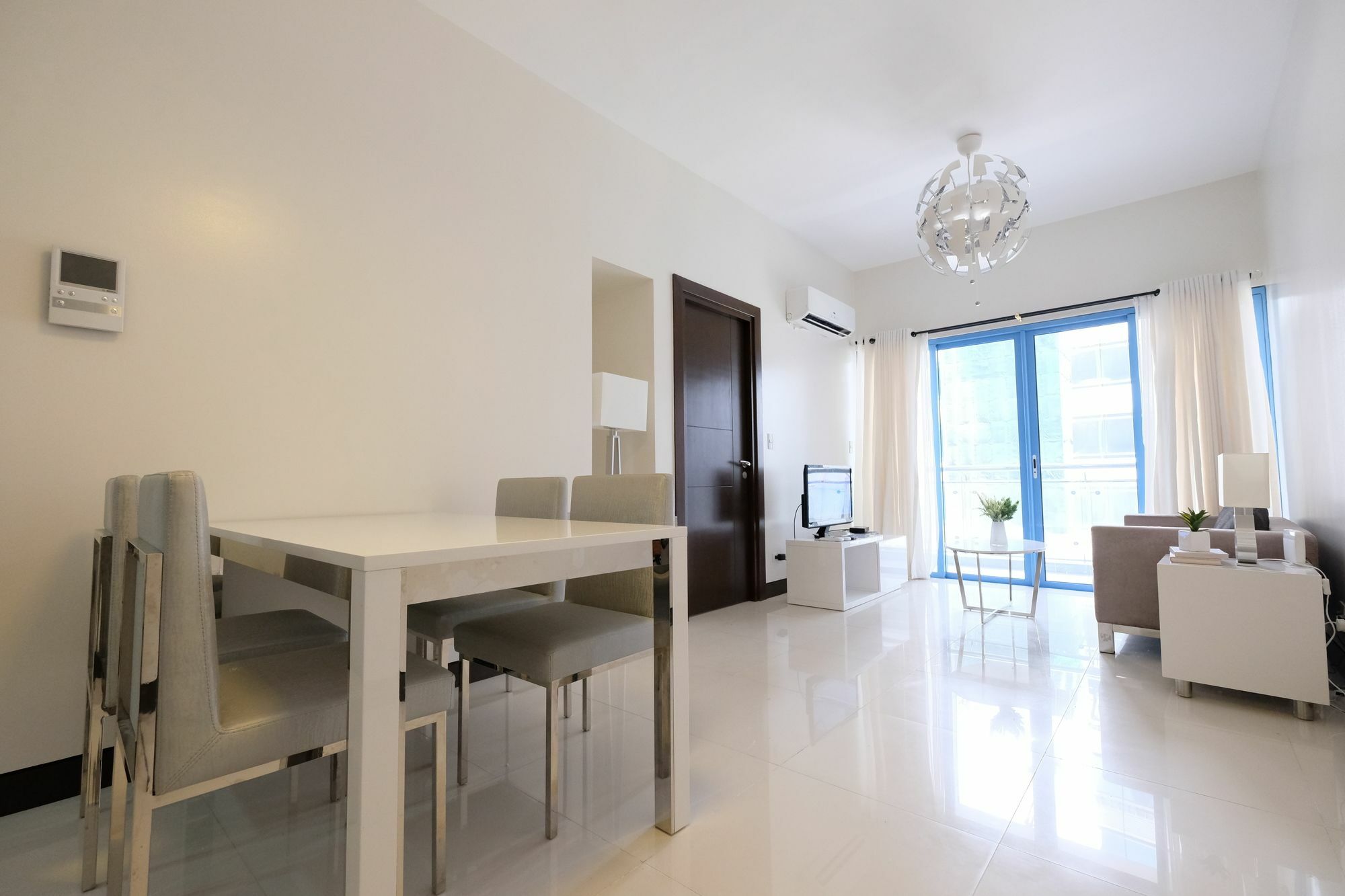 Csuites At Two Central Residences Makati City Zewnętrze zdjęcie