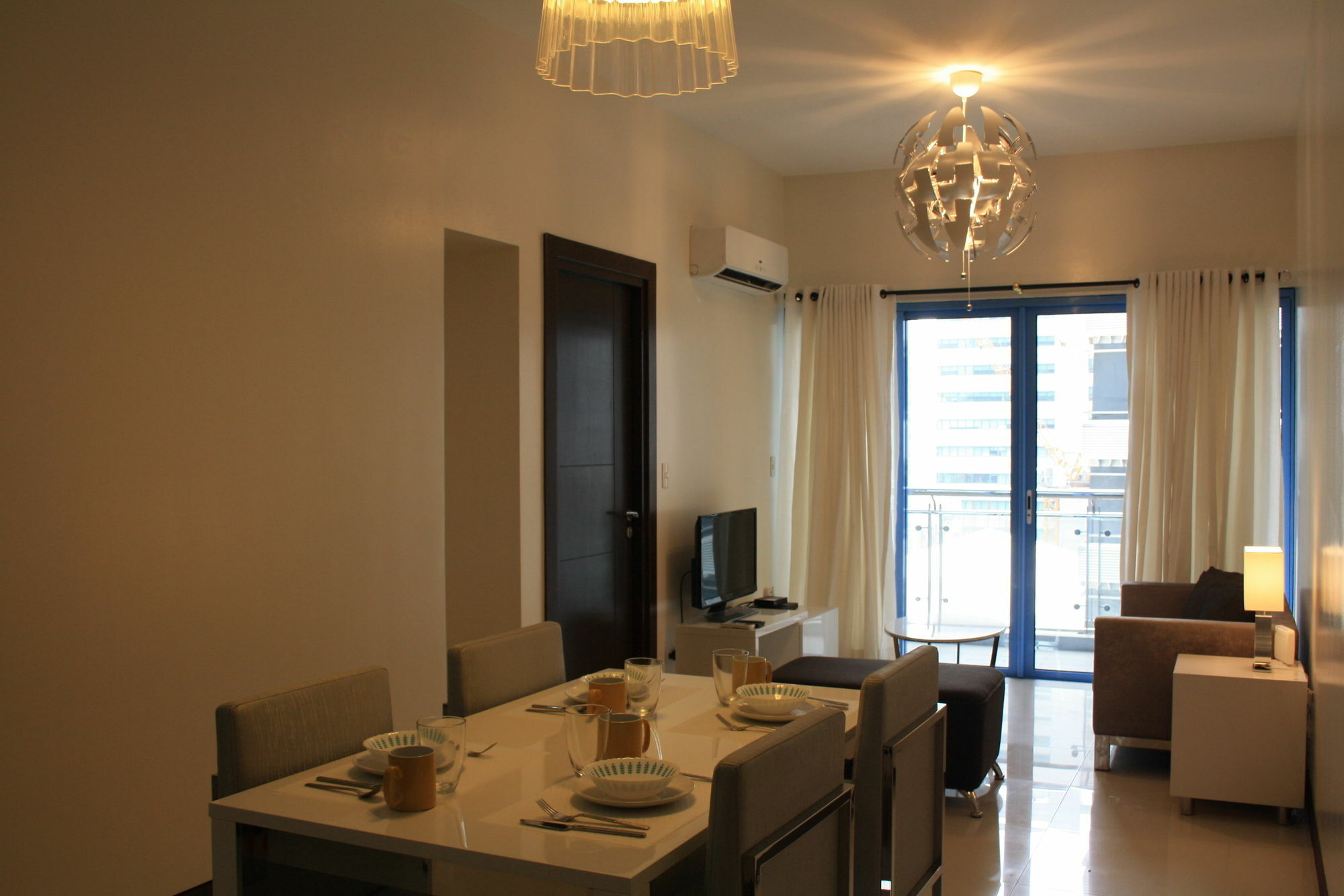 Csuites At Two Central Residences Makati City Zewnętrze zdjęcie